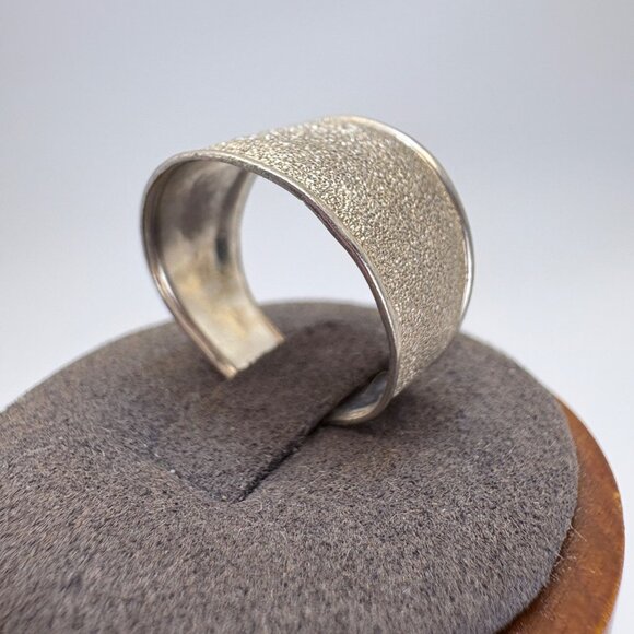 VTG Solid Sterling Silver 925 Rough Textured Tapered Band Ring Size 8 - Picture 4 of 9
